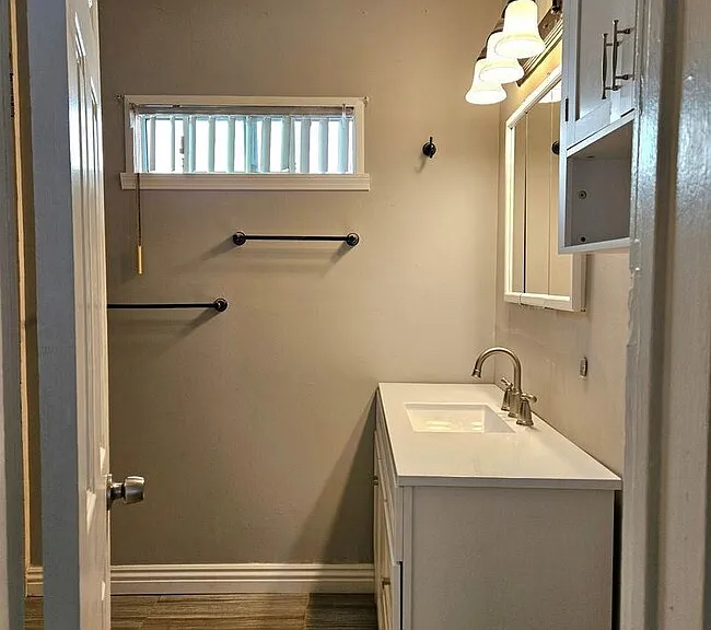 1012 S Baker St — Photo 11
