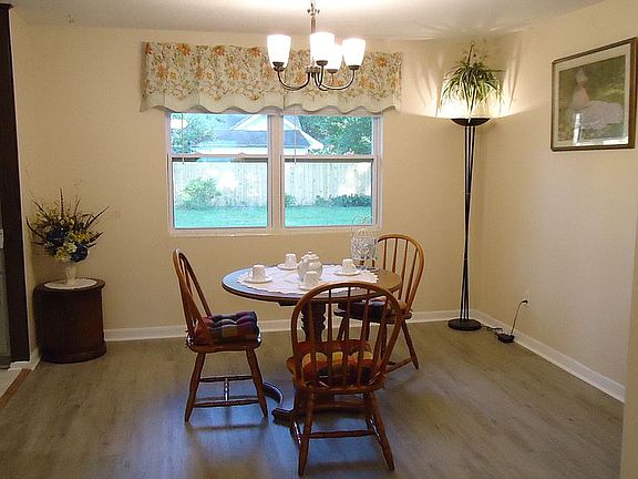 2nd image of 5914 Sarah Dr