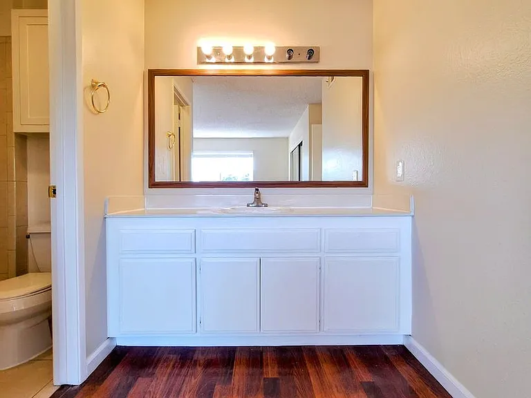 247 N Capitol Ave #243-7 — Photo 28