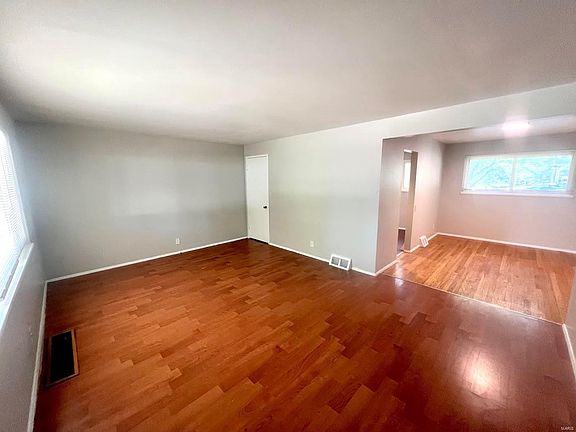 5th image of 10329 Reba Dr