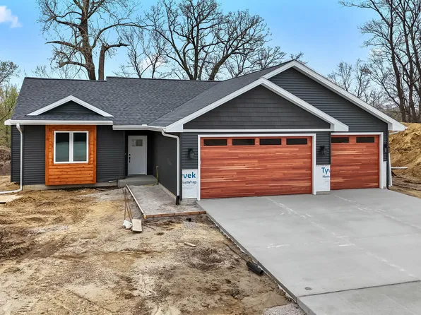 705 Academy Cir, Nevada, IA 50201