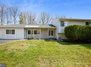 6903 Sprouse Ct, Springfield, VA 22153