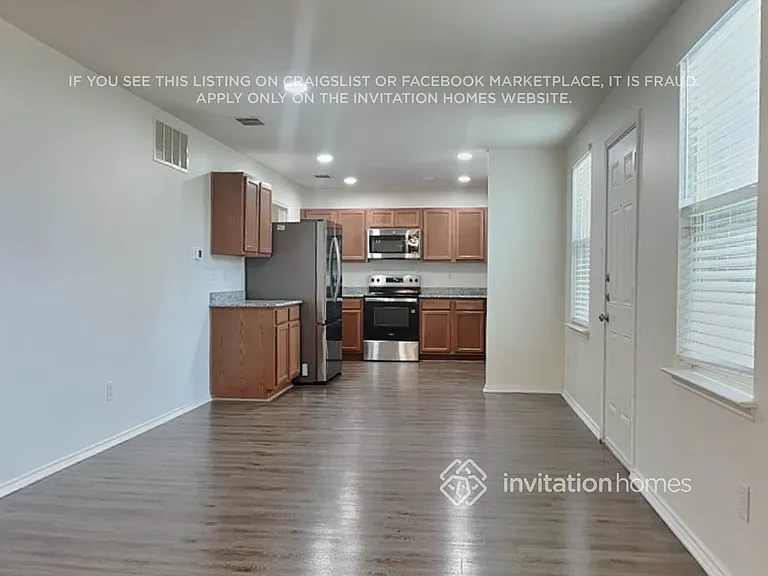 1321 Gayle St — Photo 6