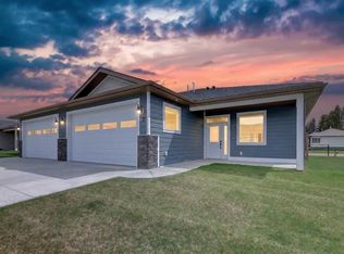 610 N 4th Ave SW #2, Sundre, AB T0M1X0