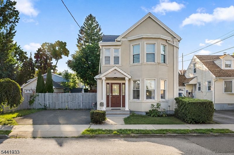 1st image of 37 Harris St