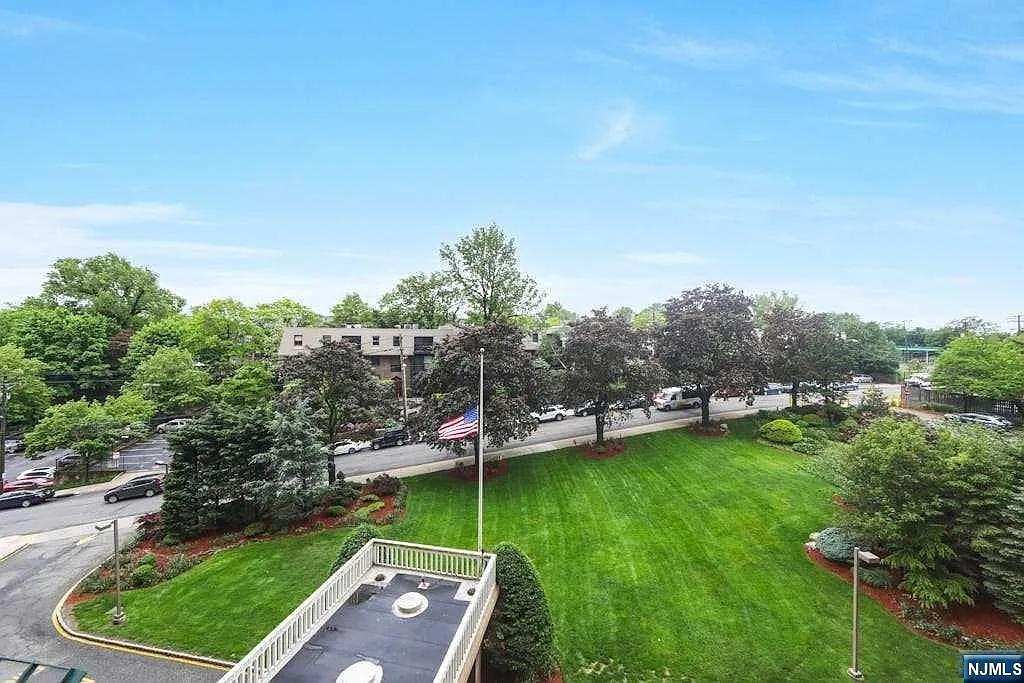 555 North Ave Suite 4-L photo 1