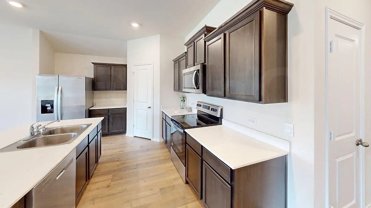 4 bed, 2.0 bath, 1784 sqft, $1,999 — Photo 4