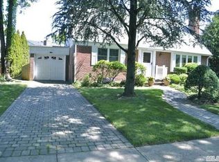 401 Woodbridge Rd, Rockville Centre, NY 11570