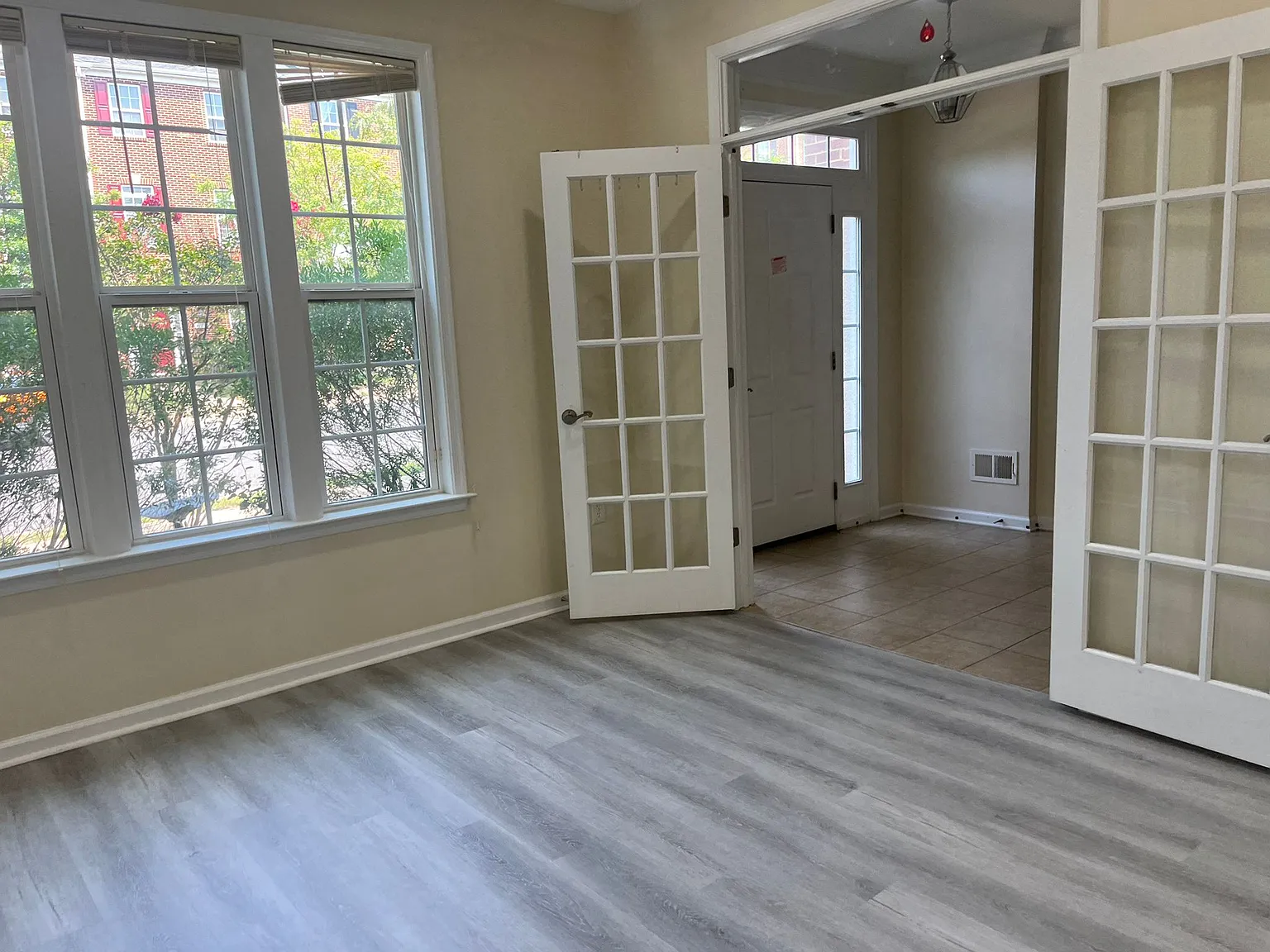 4 bed, 2020 sqft, $3,395 — Photo 3