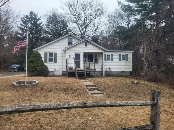 42 Glider Avenue, Riverhead, NY 11901