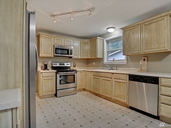 5th image of 14818 Evergreen Ln NW