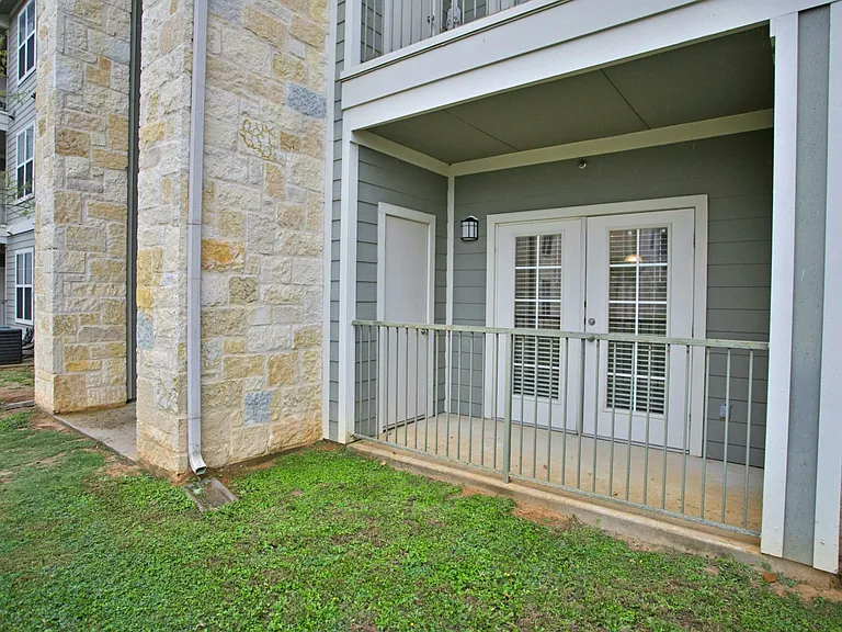 Oakland Hills Apartments — Photo 6