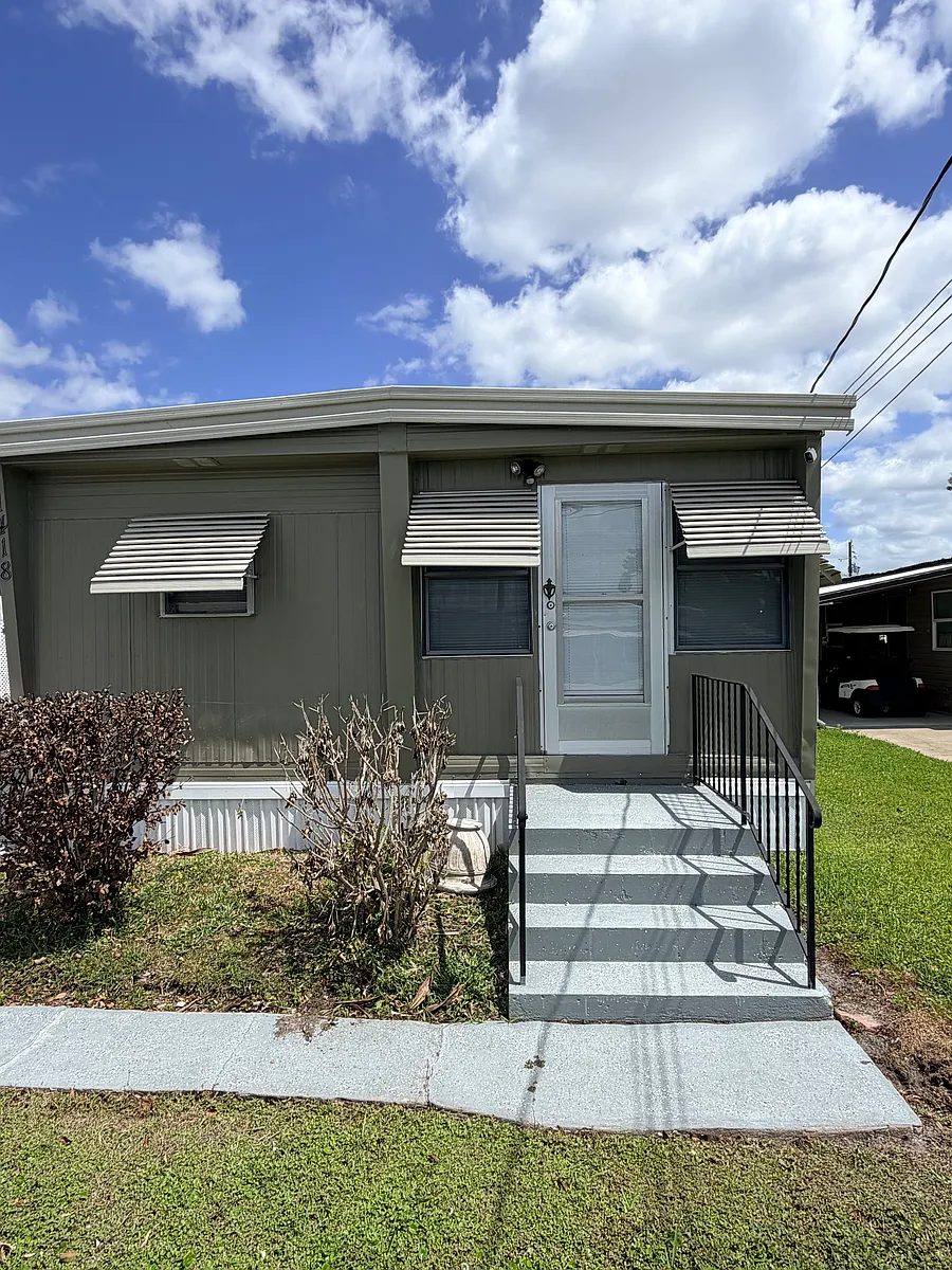 Building Photo - 1418 Lakeview Dr