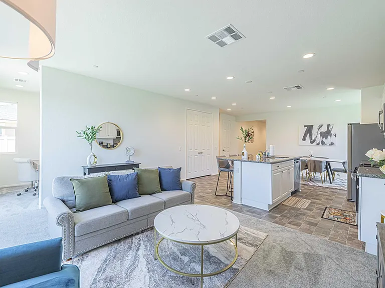 44149 Buckeye Ct — Photo 2
