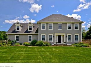 12 Pequabuck Ln, Farmington, CT 06032