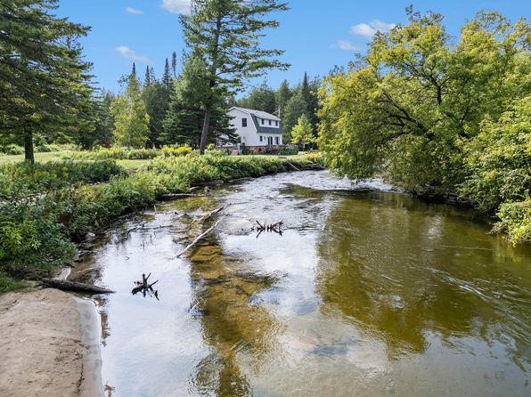 5477 Schultz Rd, Indian River, MI 49749