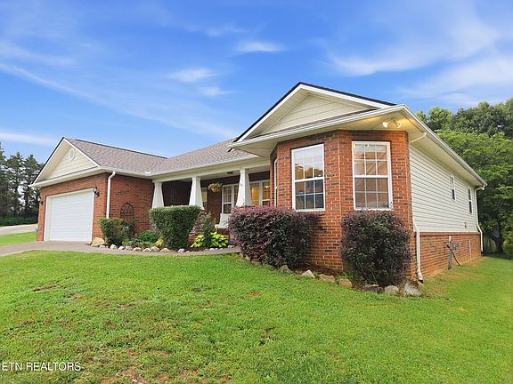 4th image of 984 Mossy Grove Ln