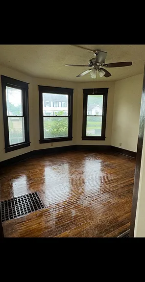 328 E Market St — Photo 1