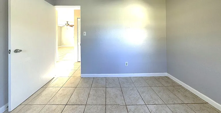 5566 Kelly Dr N — Photo 20