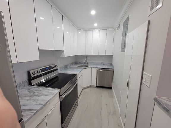 5th image of 200 S Birch Road #1205