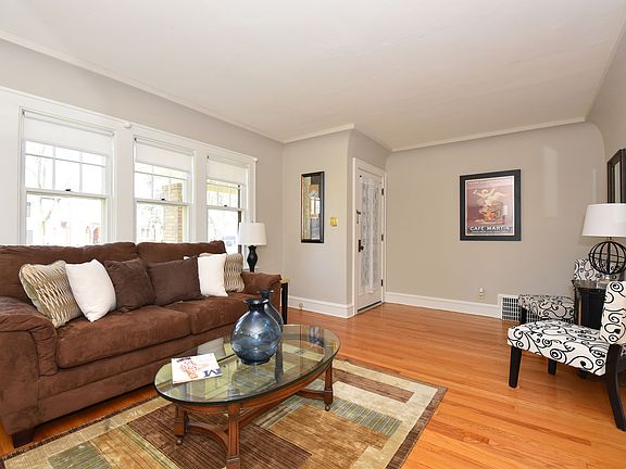 3rd image of 801 E Glen Ave