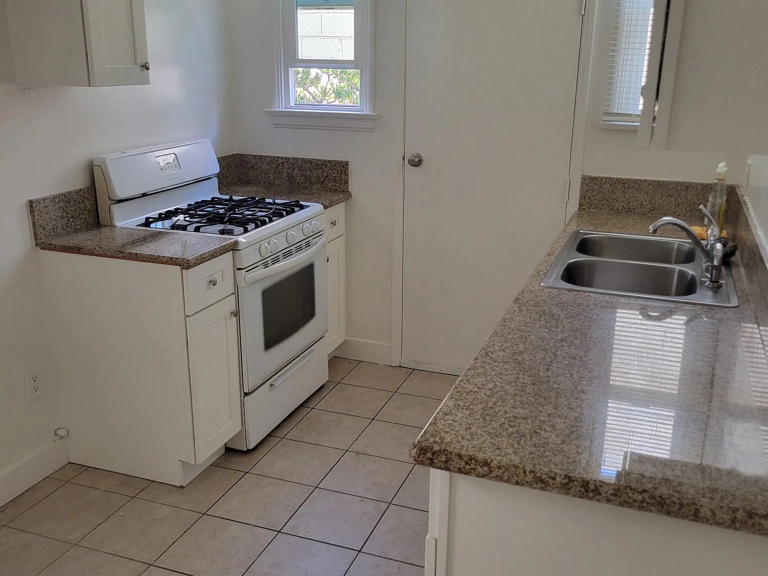 Studio, 550 sqft, $1,900 — Photo 1