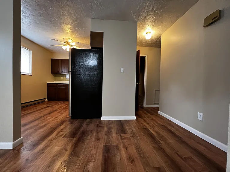 102 Brohard Dr — Photo 3