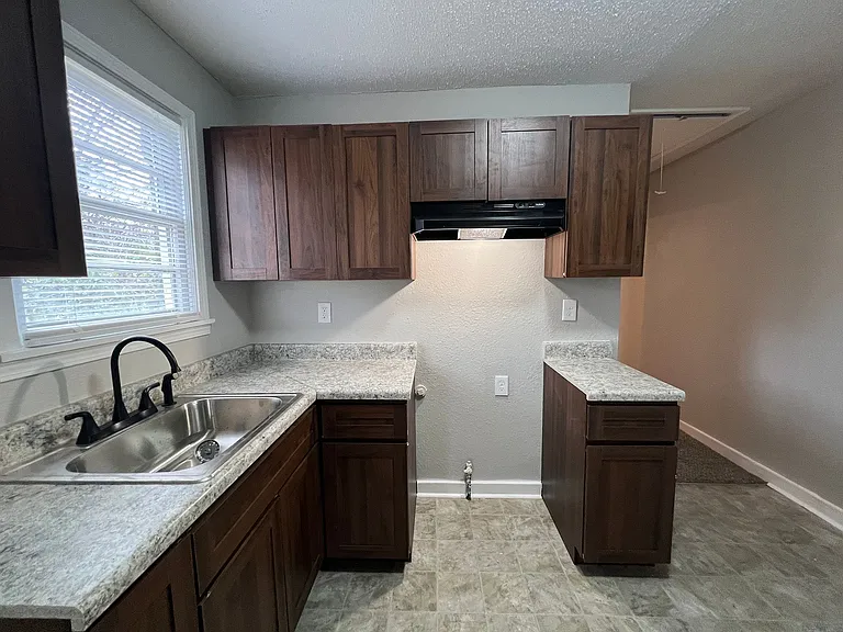 1385 Gold Ave — Photo 6