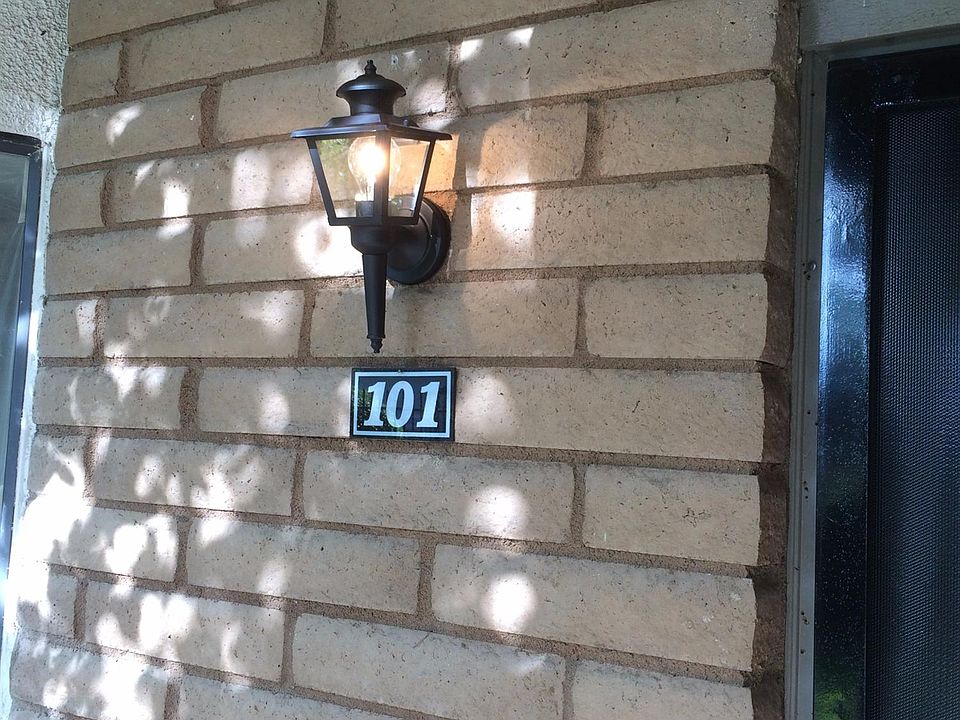 2nd image of 4757 N Woodrow Ave Unit 101