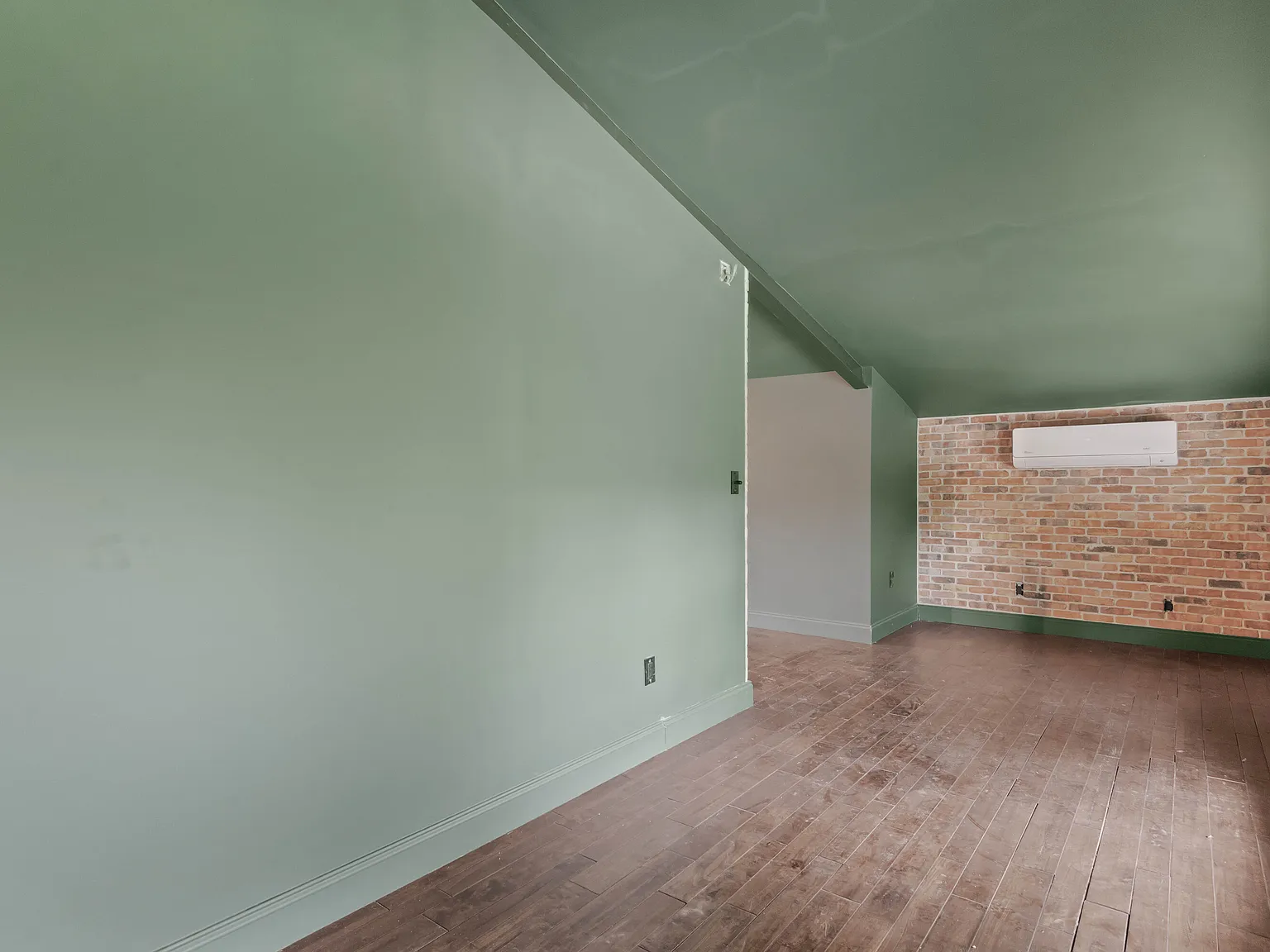 4 bed, 4159 sqft, $3,000 — Photo 3