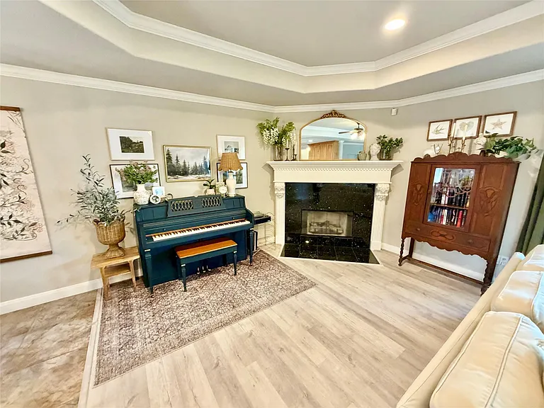 301 Friends Knoll Ln — Photo 4