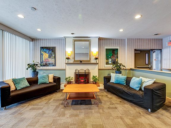 4th image of 1350 N Howard St #2175039dc