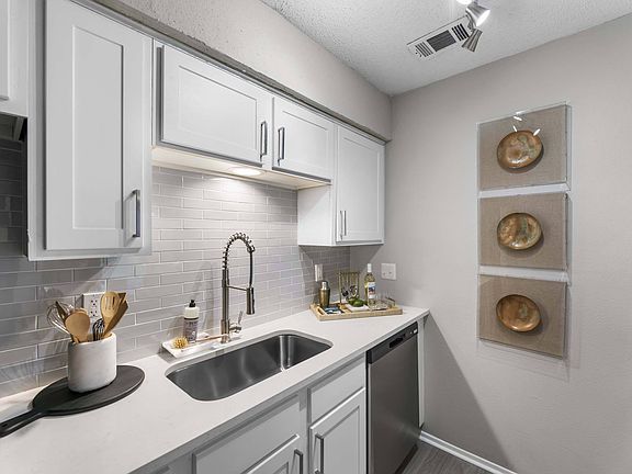 4th image of 4850 River Ranch Blvd #914