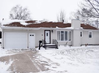 607 N 10th St, Osage, IA 50461