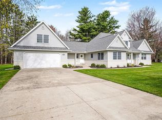 5605 N Shore Rd, Pinconning, MI 48650