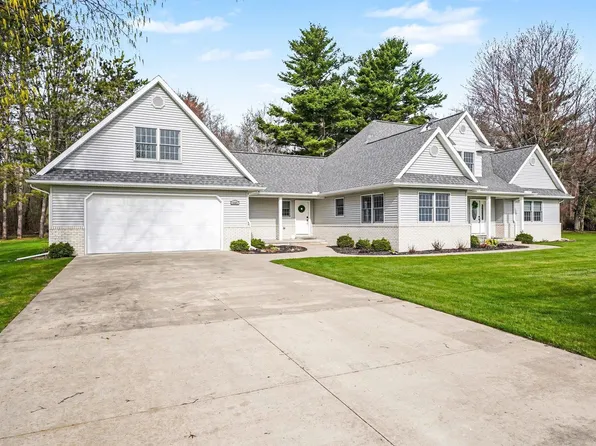 5605 N Shore Rd, Pinconning, MI 48650