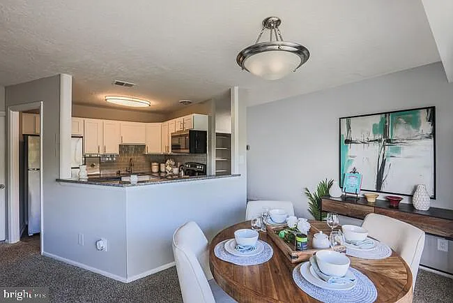 2 bed, 1.5 bath, 1270 sqft, $1,853 — Photo 4