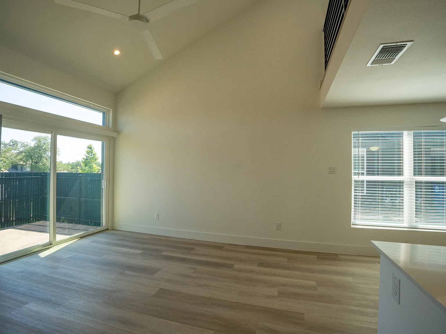 2 bed, 1144 sqft, $2,450 — Photo 2