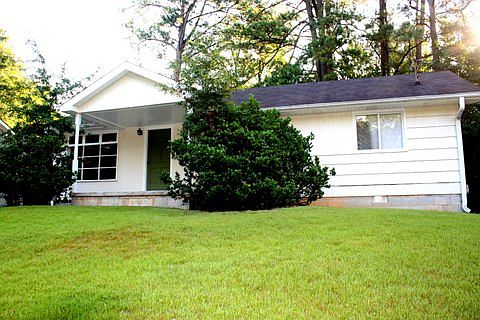 2nd image of 2983 Parkridge Dr