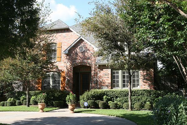 Large 220 ft. x 50 ft. Lot  With Circlular Drive