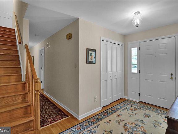 4th image of 1818 Squire Ct