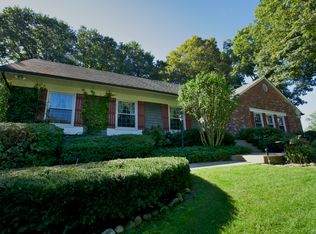 26 Fairway Pl, Cold Spring Harbor, NY 11724