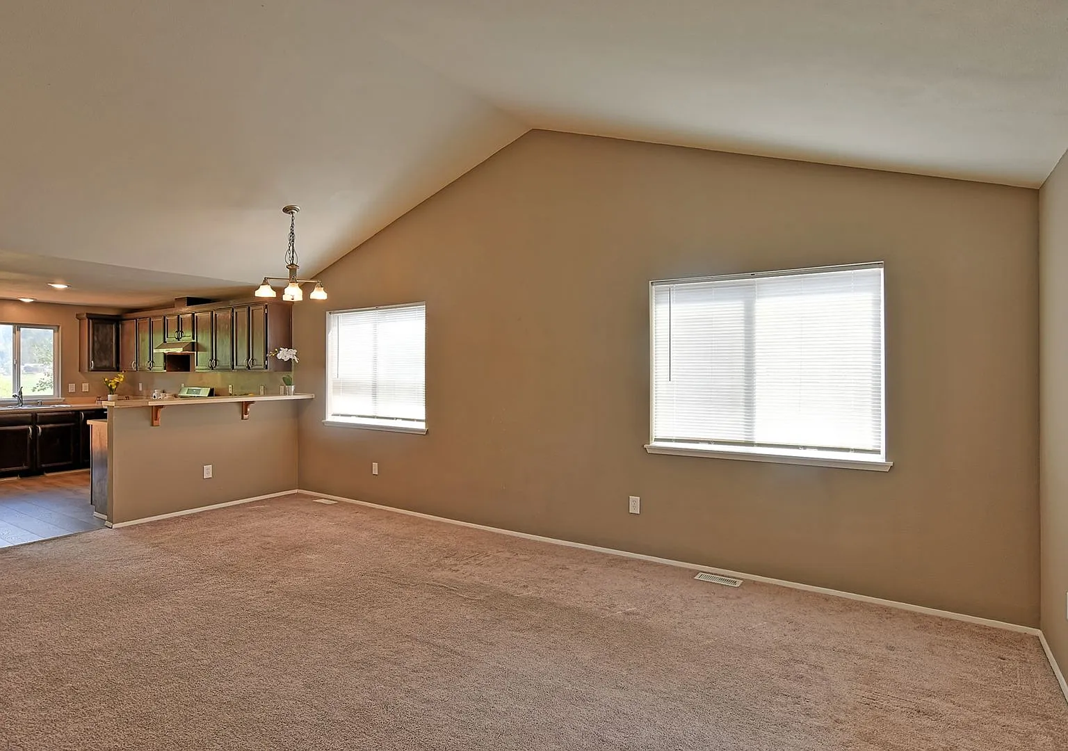 Rambler Style with Daylight Basement - Marysville — Photo 2