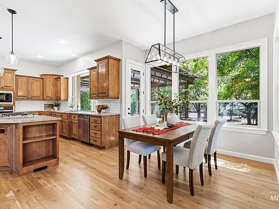 5th image of 685 W Watermoor Ct