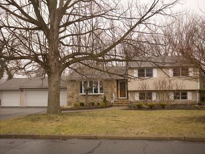 764 Pine Lake Dr, Township Of Washington, NJ, 07676