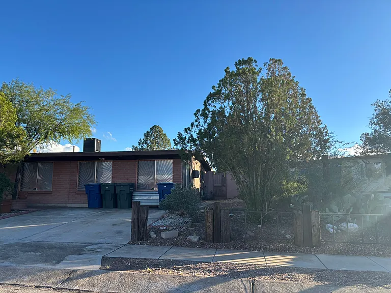 E 2nd Pl — Photo 9