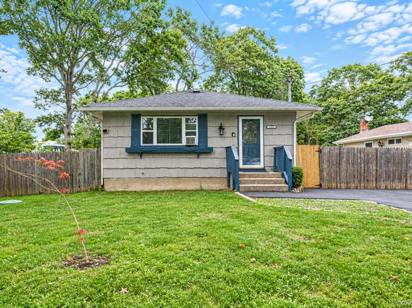 129 Shinnecock Avenue, Mastic, NY 11950