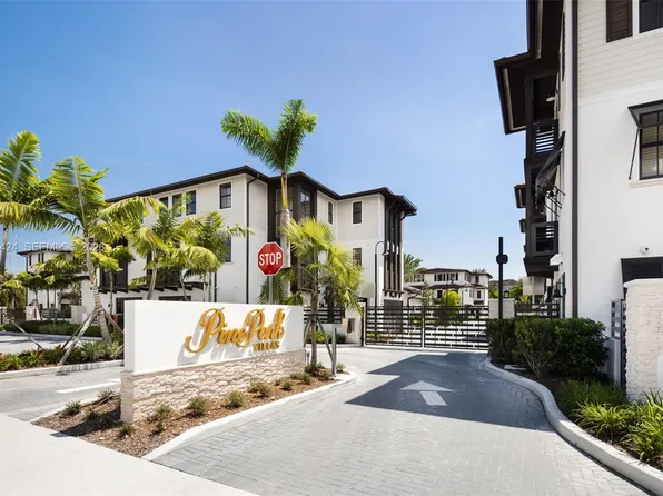 7498 SW 100th St #8, Miami, FL 33156