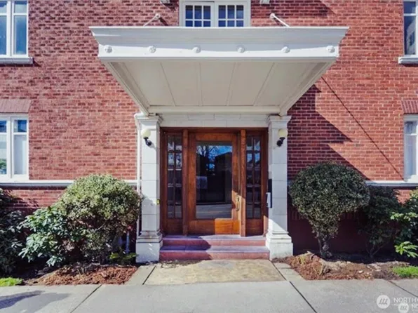 4725 15th Avenue NE #27, Seattle, WA 98105