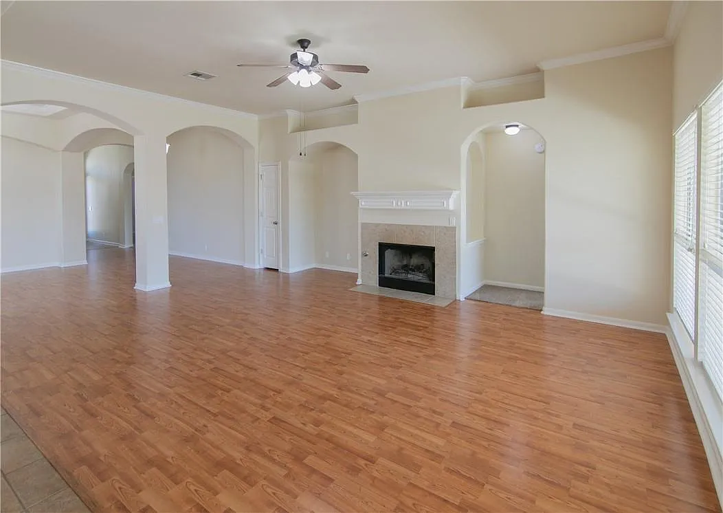 3 bed, 2.0 bath, 1892 sqft, $2,150 — Photo 4